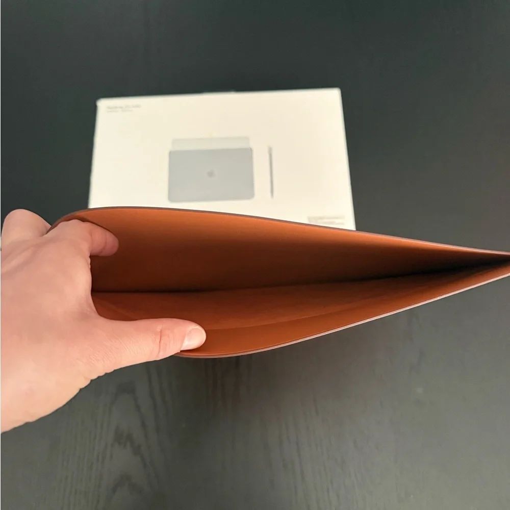 Apple Tan Leather Sleeve for MacBook - Picture 4 of 6